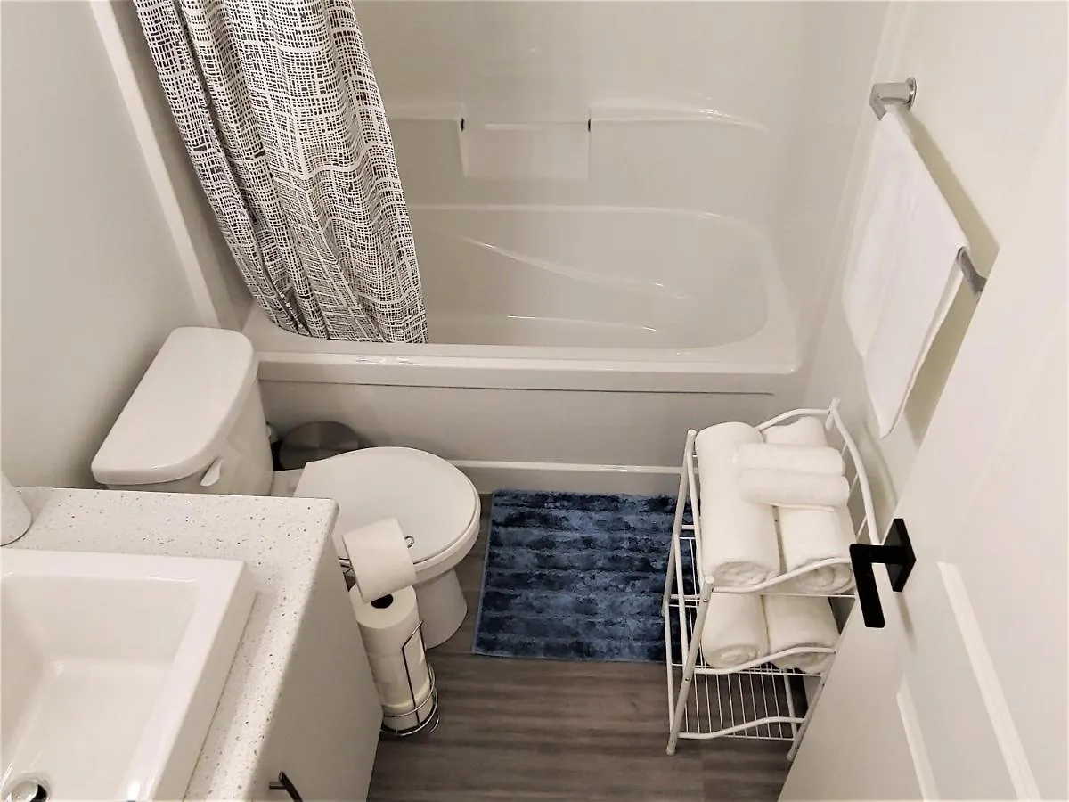 Apartment Serene 2 Bedroom Condo With Balcony And Lakeview Winnipeg